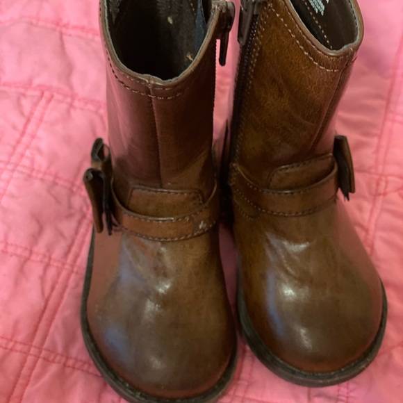 Children’s Place Toddler Boots - Picture 3 of 6